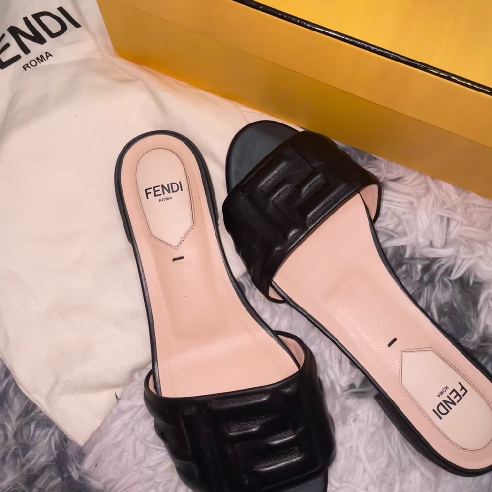AUTHENTIC FENDI FF EMBROSSED LEATHER LOGO SANDAL